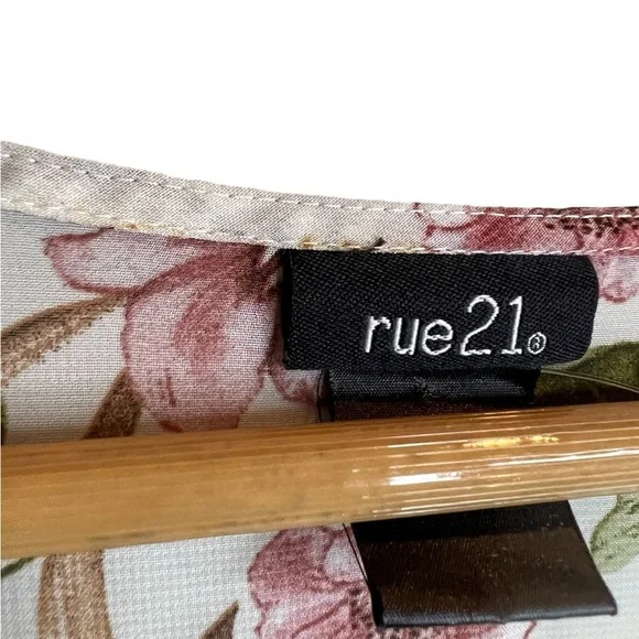Rue21 floral, kimono, light weight too Medium - Picture 3 of 4